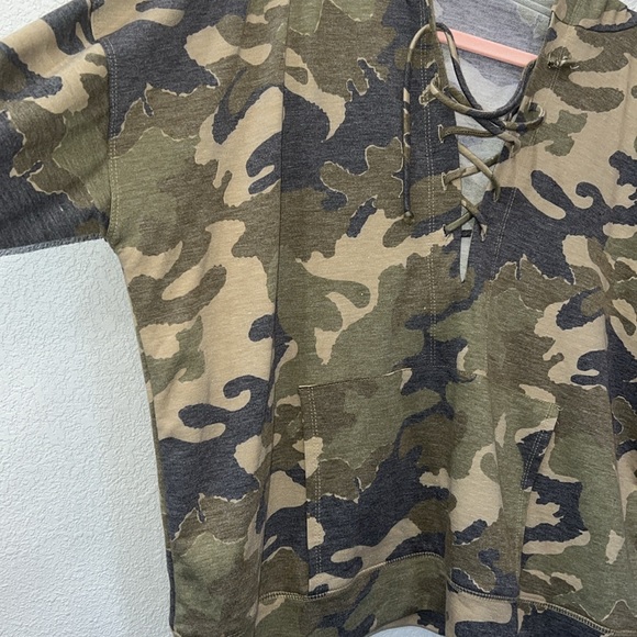 BKE XL Soft Camo Sweatshirt - Picture 3 of 4